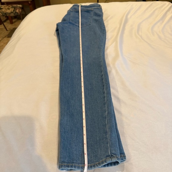 GAP Women’s Blue Regular Light Denim Jeans - Picture 7 of 15